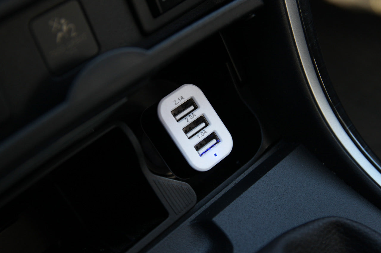 PCH-03 USB autós töltő három kimenettel