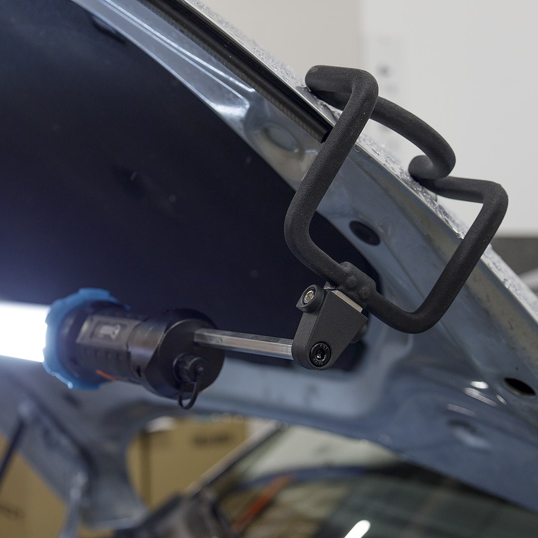 Állítható LED lámpa motorháztető alatti műhelymunkához