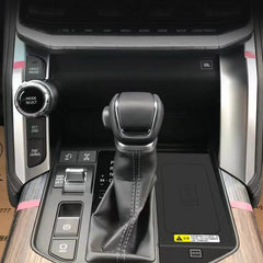 Toyota Land Cruiser LC300 2022-2023 vezeték nélküli mobiltöltő 15 W gyorstöltéssel 