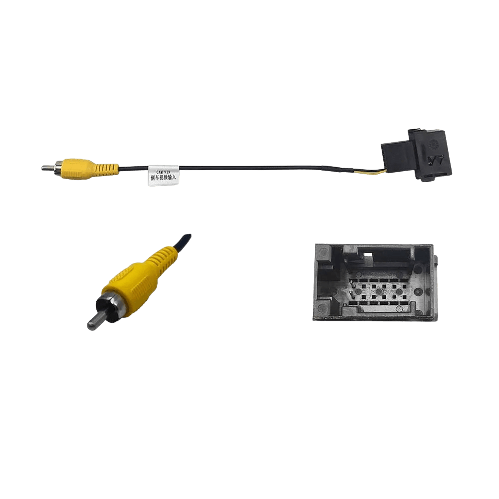 Adapterkabel Ford - Originalt bakkamera på eftermonteret radio, viser kabel og stik til video og signalforbindelse.