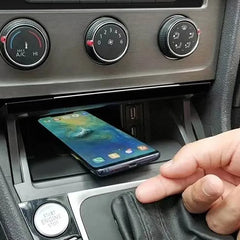 Volkswagen Golf 7 MK7 2014-2019 vezeték nélküli mobiltöltő 10 W gyorstöltéssel 